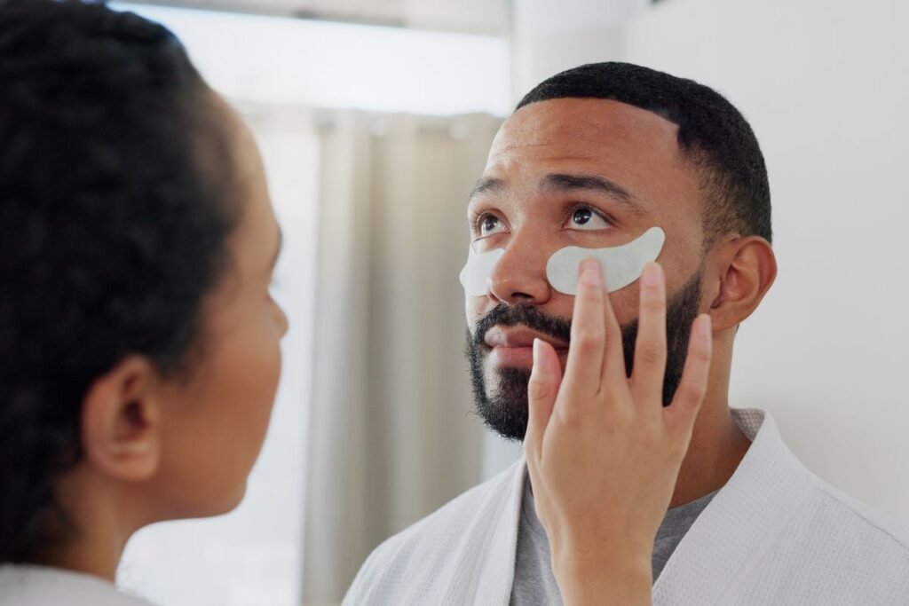 Hábitos de descanso, hidratación y alimentación para disminuir la hinchazón facial