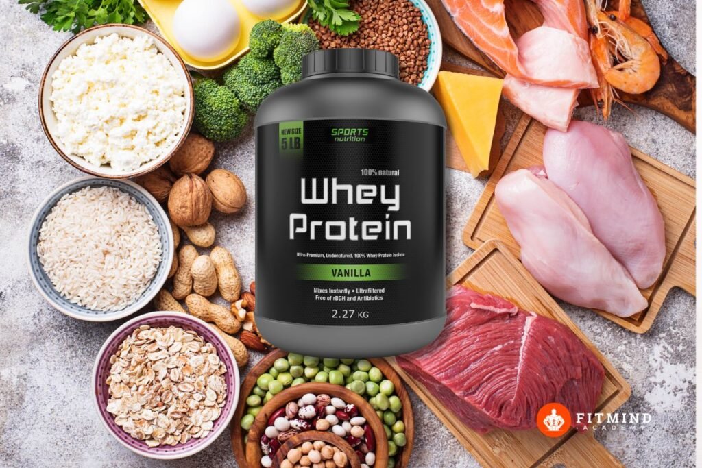 alimentos ricos en proteína junto a un batido de proteína whey