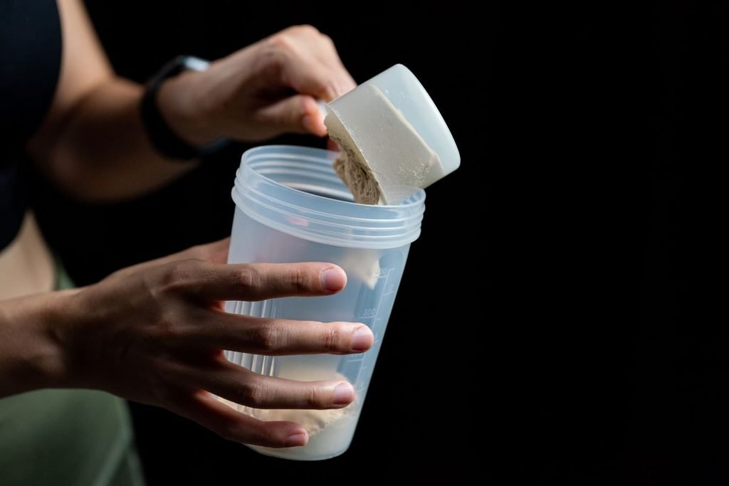 proteína whey y creatina monohidratada utilizadas juntas para ganar masa muscular
